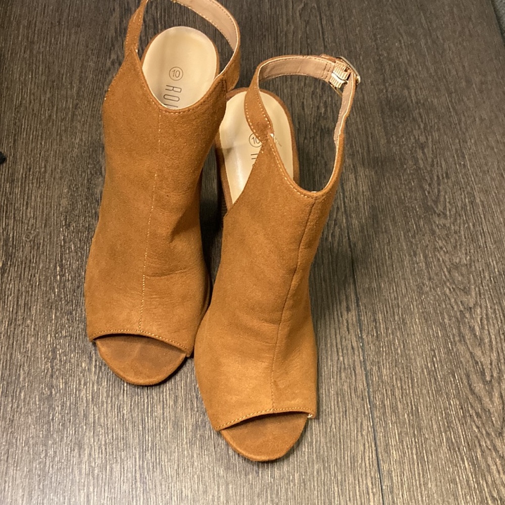 Rogue Helium Block heel Brown Suede Booties Size 10